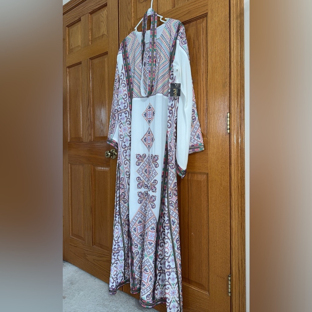 Palestinian Thobe White Purple Lilac Plus Size 5 / 2X Embroidered Formal Gown